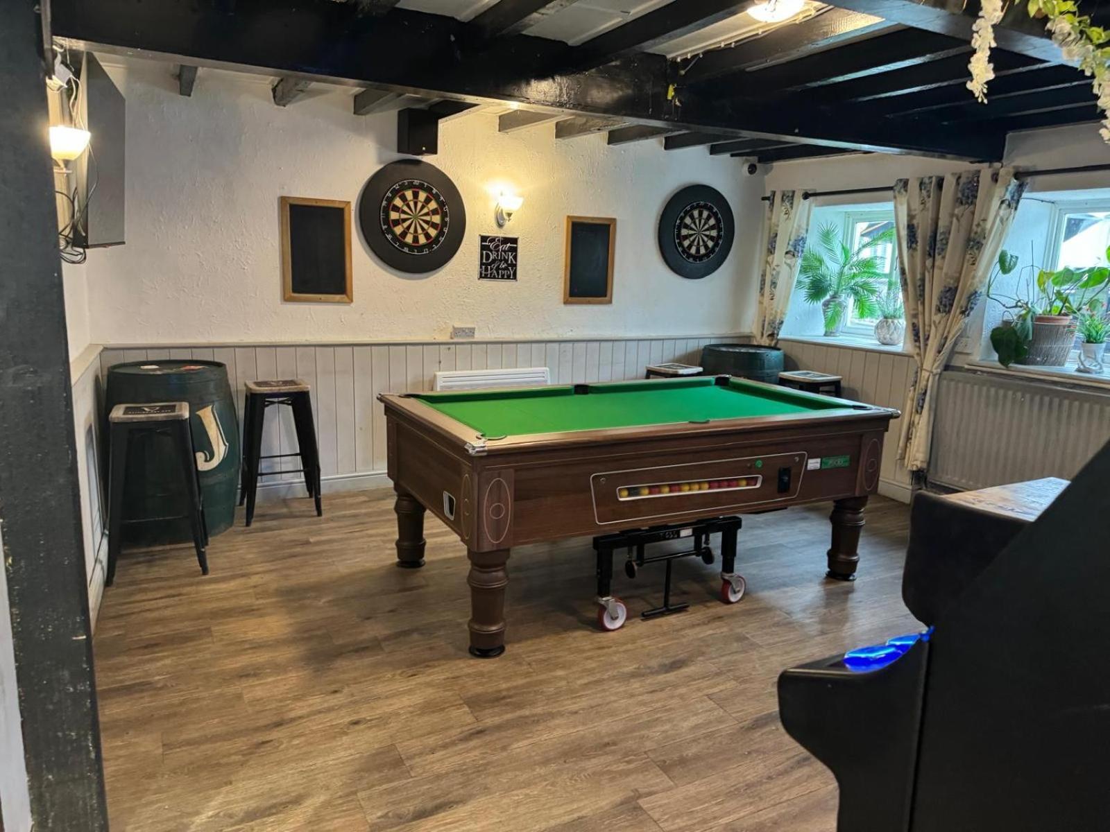 رايادير The Eagles Inn المظهر الخارجي الصورة